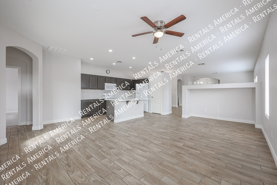 Building Photo - 8805 W Hilton Ave