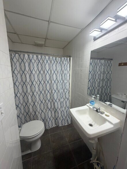 Building Photo - 134 Perry St