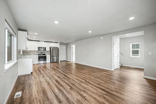 Building Photo - Modern Yelm Home Built in 2023, Walk-In Closets, Deep Storage & Neighborhood Park!