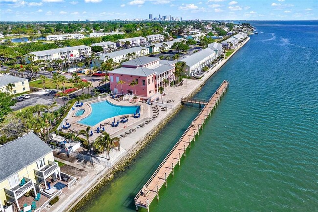 Building Photo - 5066 Coquina Key Dr SE