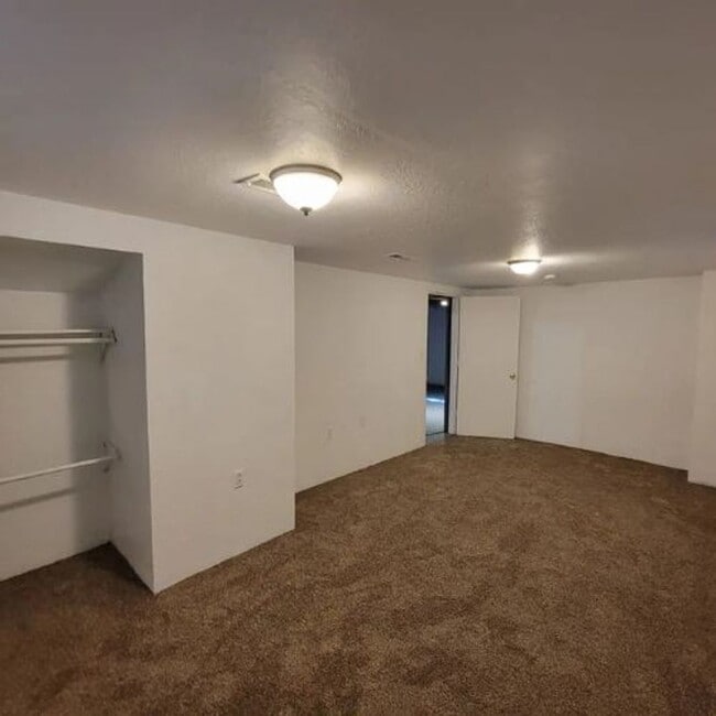 Building Photo - 3 Bedroom Home with Garage & Central Air