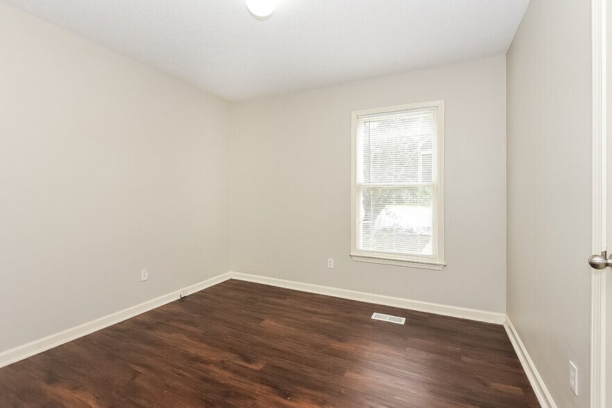Building Photo - 131 Aztec Way SE