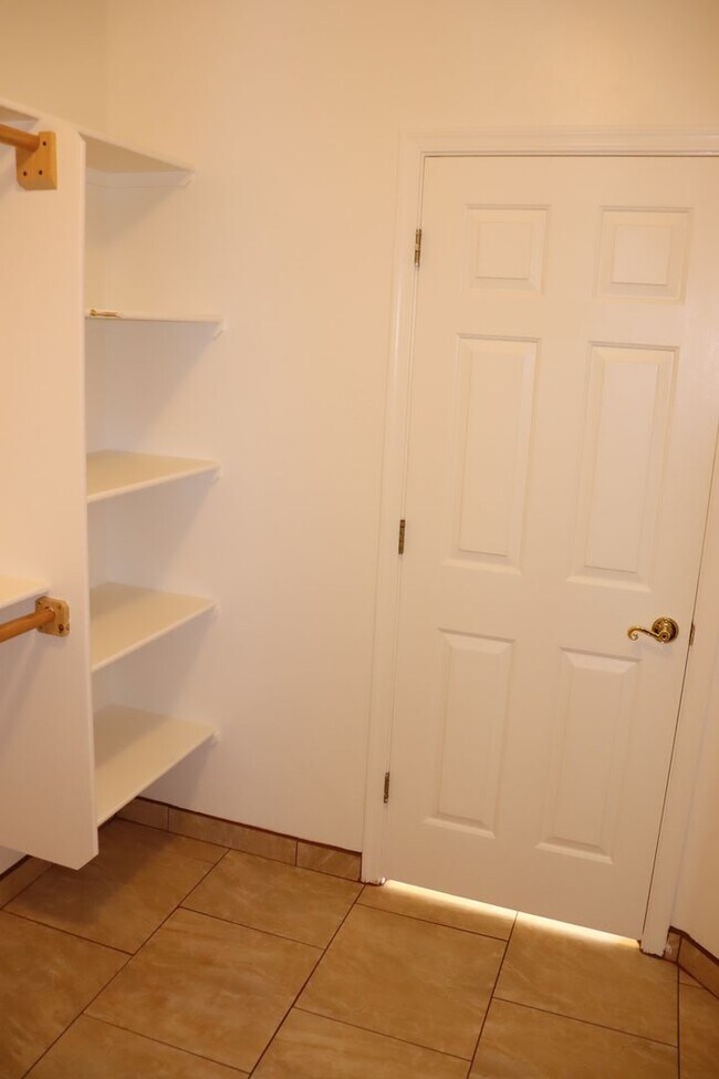 Building Photo - Beautiful West Side Home in Gated Community