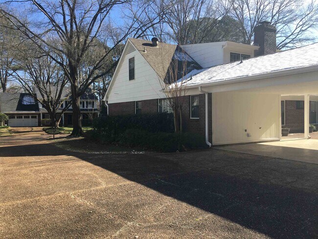 Building Photo - 2159 New Meadow Dr