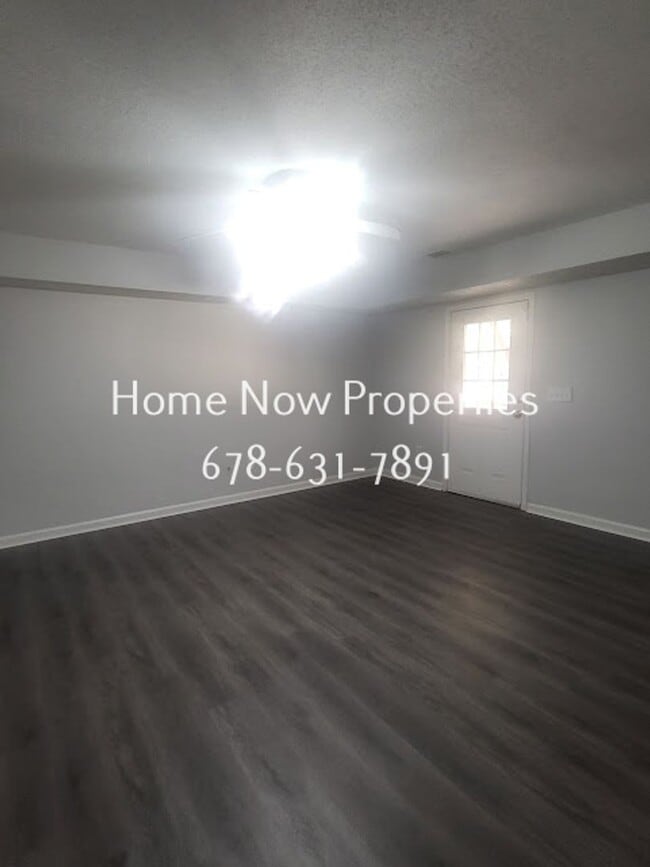 Building Photo - Spacious 4BR Home + Bonus Rooms in Mainstr...