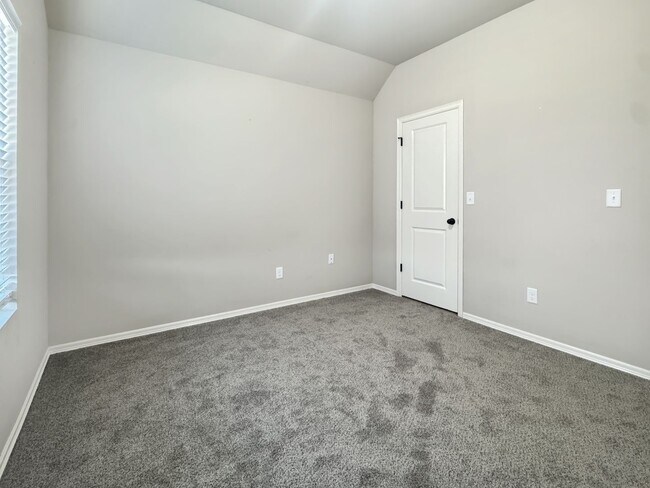 Building Photo - Spacious Modern Living in Top-Rated Bixby Schools