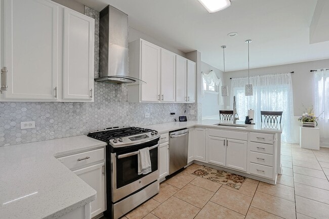 Building Photo - 1854 S Fallbrook Dr