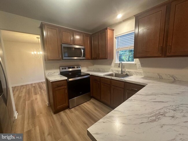 Primary Photo - 369 Minck Ave