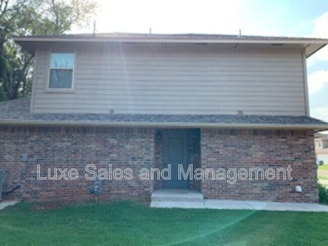 Building Photo - 2024 Buena Vida Ln