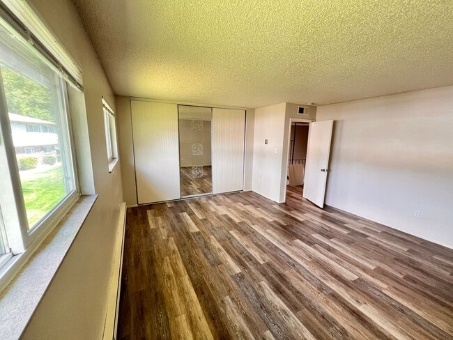 Building Photo - Townhouse for Rent