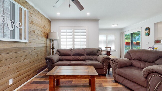 Building Photo - Charming 2-bedroom in Redwood Shores - $3,...