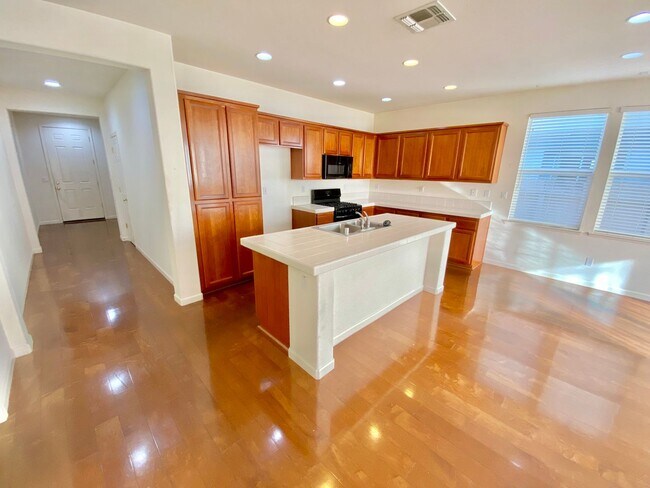 Building Photo - Beautiful Single Story Home with Local Park a Block Away!