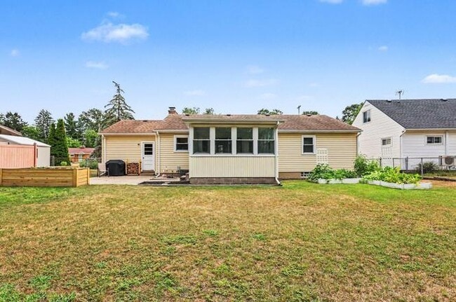 Building Photo - 2685 Northville Dr NE