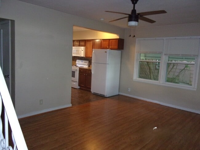 Building Photo - 1975 Tudor St