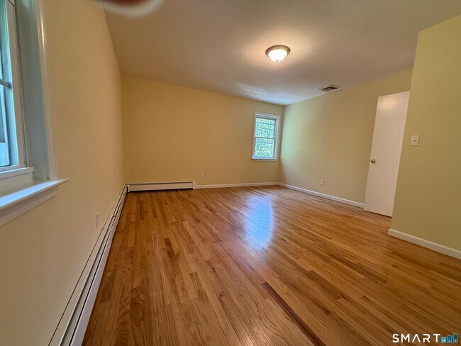 Building Photo - 40 Horse Stable Cir