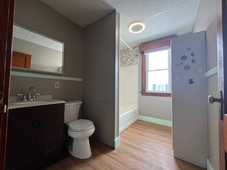 Building Photo - 31 Mathias Ave