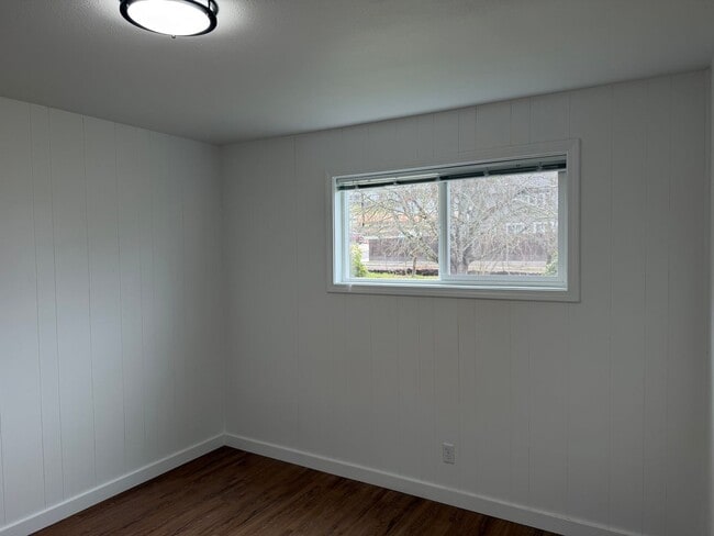 Building Photo - Updated 3 bedroom, 1 bath house in Creswell!