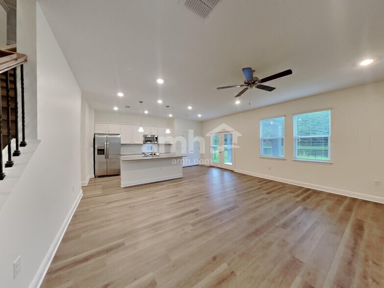 Building Photo - 27143 St Andrews Ave