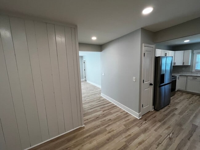 Building Photo - 4Bed/3Bath Renovated Student friendly housing