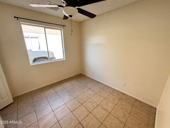 Building Photo - 7320 W Rose Ln