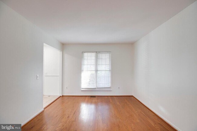 Building Photo - 6012 Westbourne Pl