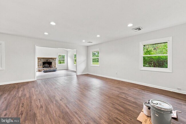 Building Photo - 2 Barnwell Dr