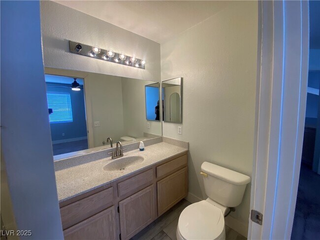Building Photo - 1028 Allure Dr