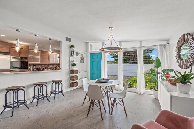 Building Photo - 2/2 luxury pool home in Sarasota, unfurnished annual rental