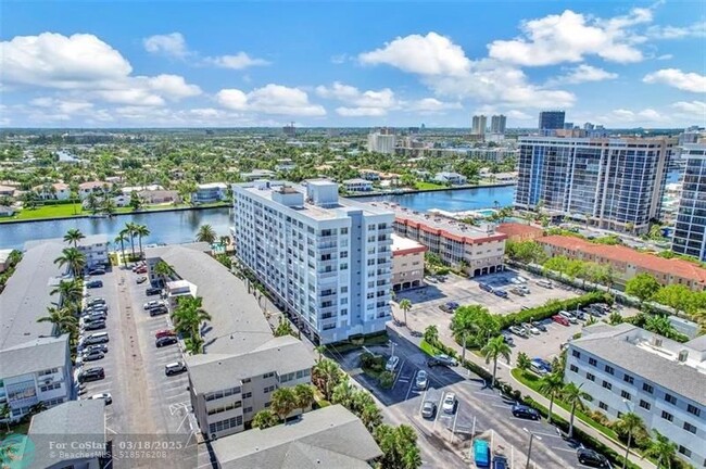 Building Photo - 3113 S Ocean Dr
