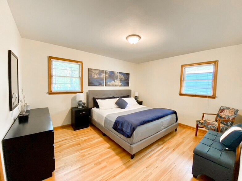 King Size Primary Bedroom - 2915 W 71st St