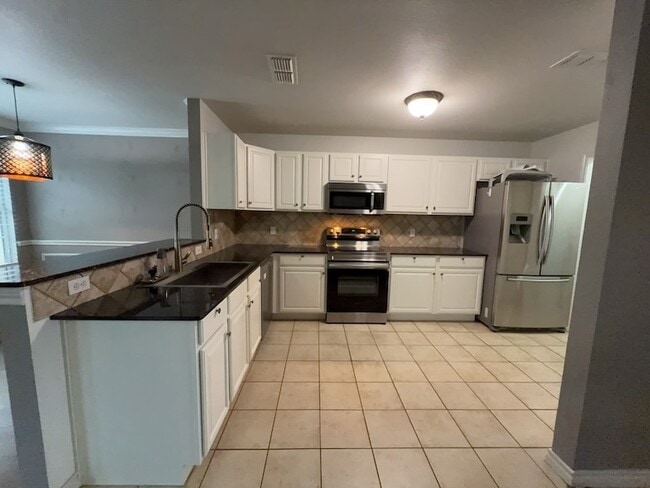 Building Photo - 12614 Oceanside Dr