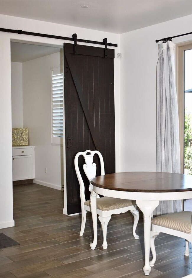 Building Photo - Stunning 3-Bedroom, 2.5-Bathroom Home for ...