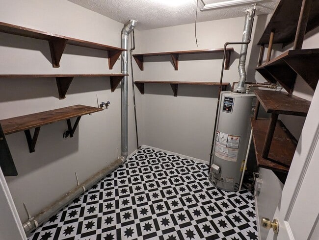 Building Photo - Charming 4-Bedroom Ranch with Modern Updat...