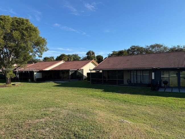 Building Photo - 16233 Laurel Dr