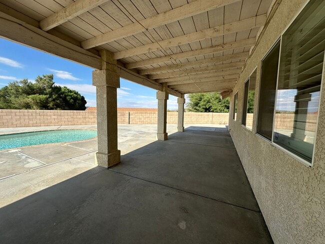 Building Photo - Welcome to this 5 Bedroom 3 Bath Home!