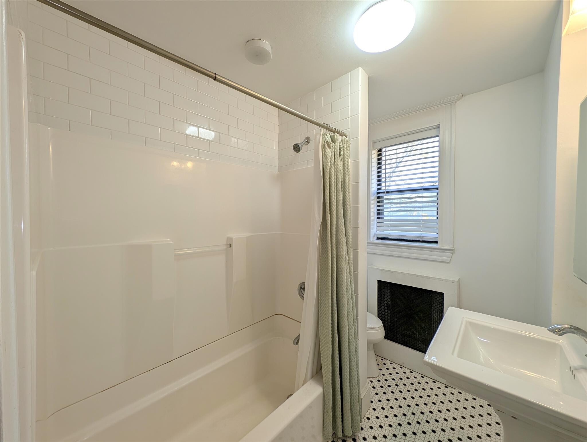 Building Photo - 84 Prescott St