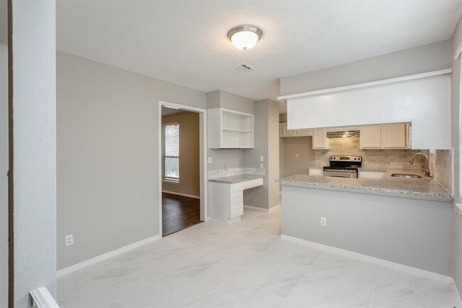 Building Photo - 2715 Colony Dr