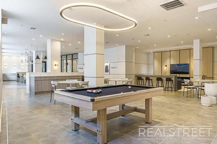 Building Photo - Bedford Avenue