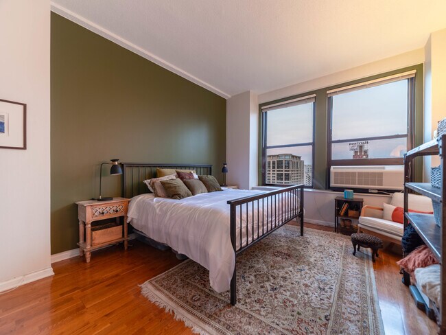 Building Photo - 600 S Dearborn St