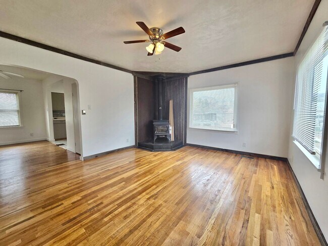 Building Photo - 145 N 300 W