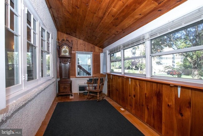 Building Photo - 20 E Merchant St