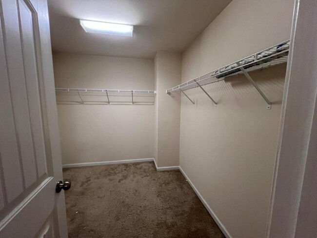 Building Photo - 409 Chanson Dr