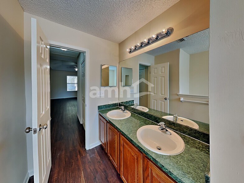 Building Photo - 2952 Majestic Oaks Ln