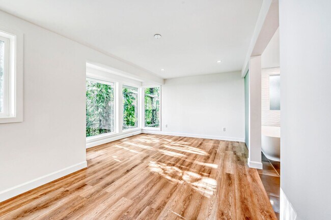 Building Photo - Updated Mid-Century 4BR / 2.5BA Daylight Ranch w/ Panoramic Views, Double Decks, A/C + 2-Car Garage