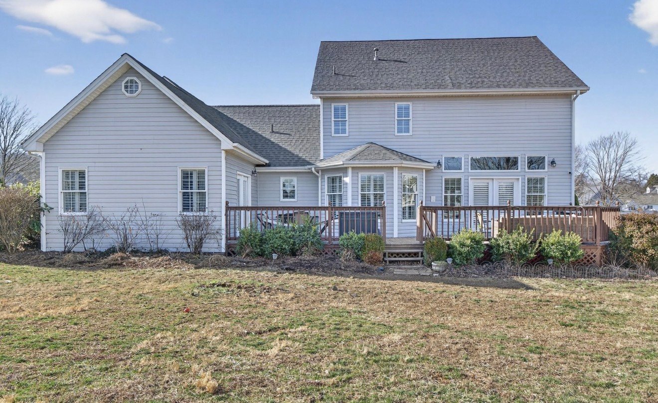 Building Photo - 18459 John Ashley Dr