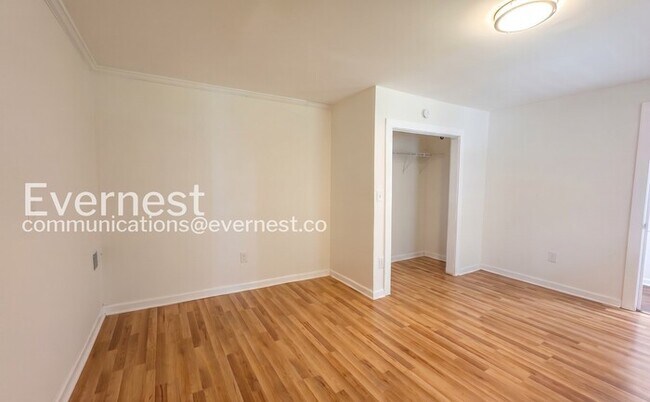Building Photo - 3 Bed/2 Bath Home with Fenced Yard / Available Now!