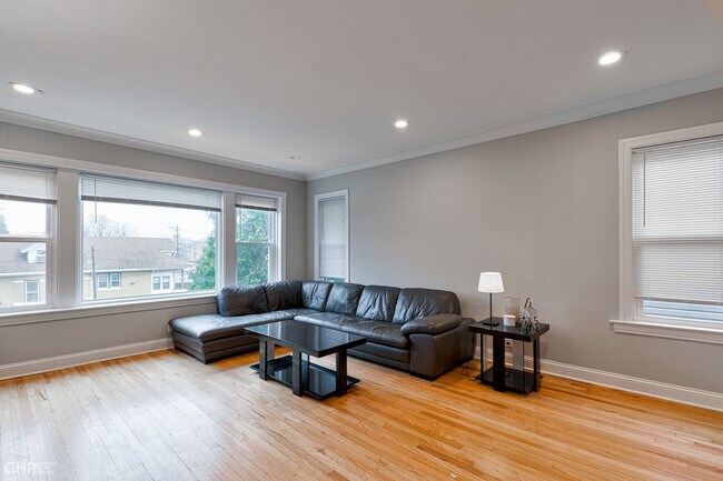 Building Photo - 2822 N Nordica Ave