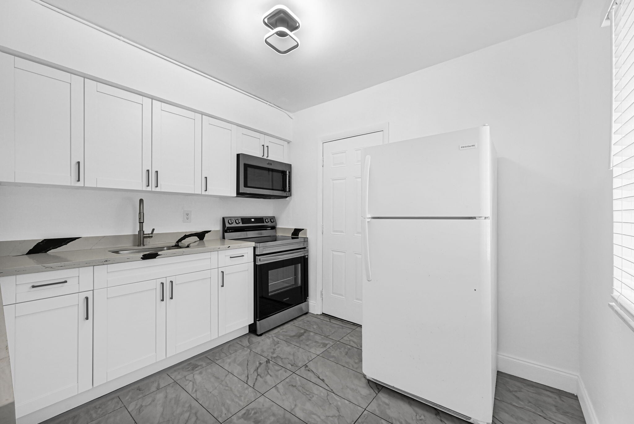 Building Photo - 6432 NE 1st Ct