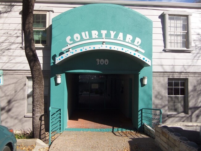 Primary Photo - Courtyard Condo located between South 1st ...