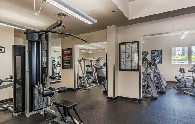 Building Photo - 388 E Ocean Blvd
